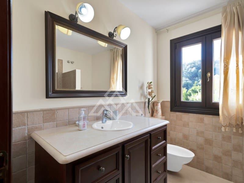 Chalet de 5 habitaciones en Benahavís en venta con garaje - 3.995.000 € (Ref: 8915645)