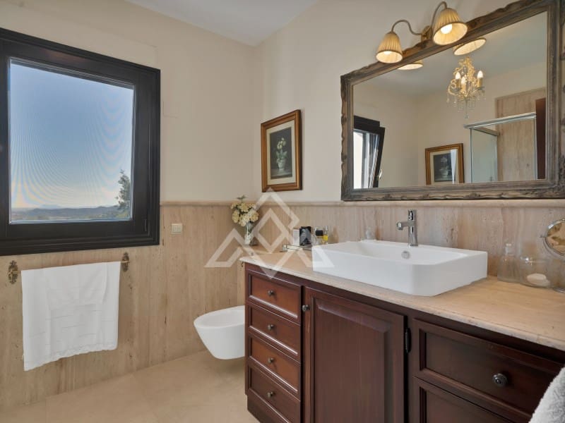 Chalet de 5 habitaciones en Benahavís en venta con garaje - 3.995.000 € (Ref: 8915645)