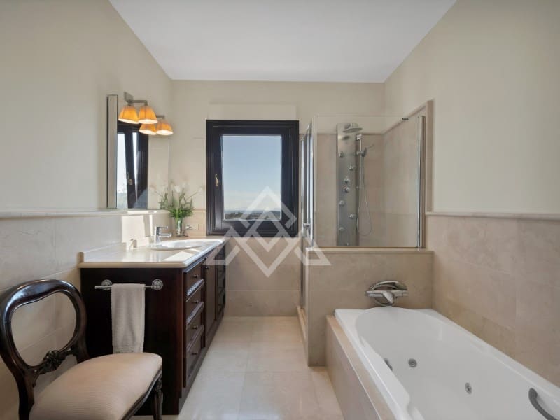 Chalet de 5 habitaciones en Benahavís en venta con garaje - 3.995.000 € (Ref: 8915645)