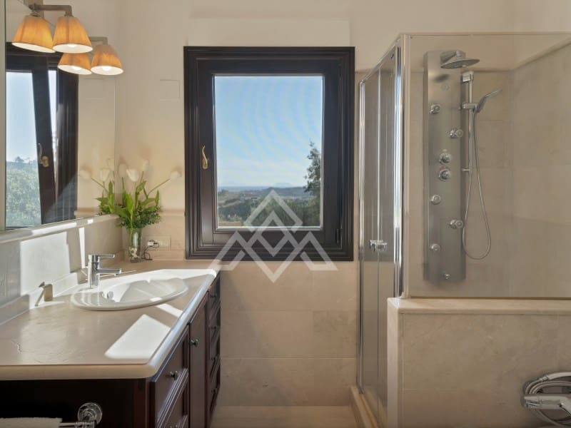 Chalet de 5 habitaciones en Benahavís en venta con garaje - 3.995.000 € (Ref: 8915645)