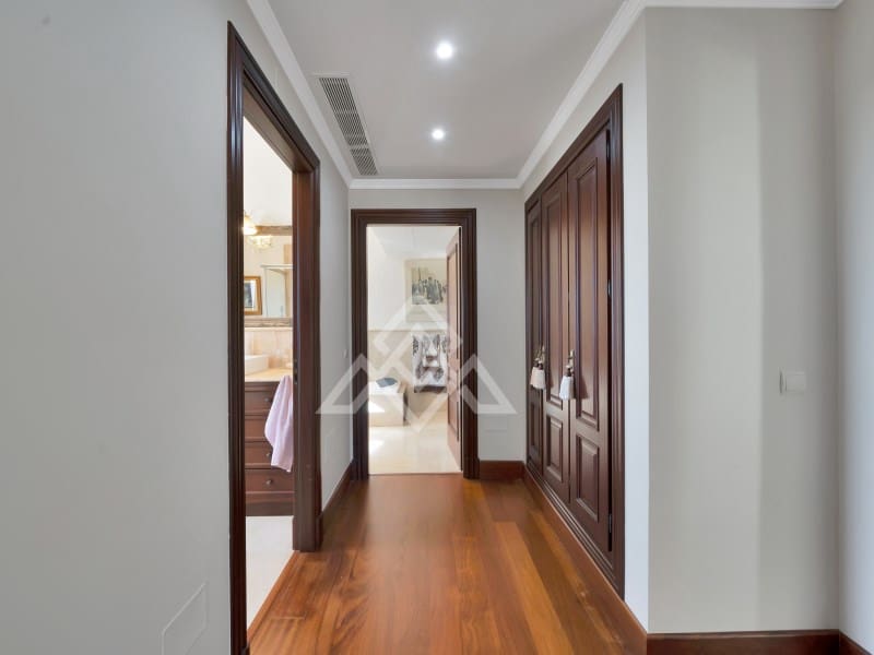 Chalet de 5 habitaciones en Benahavís en venta con garaje - 3.995.000 € (Ref: 8915645)