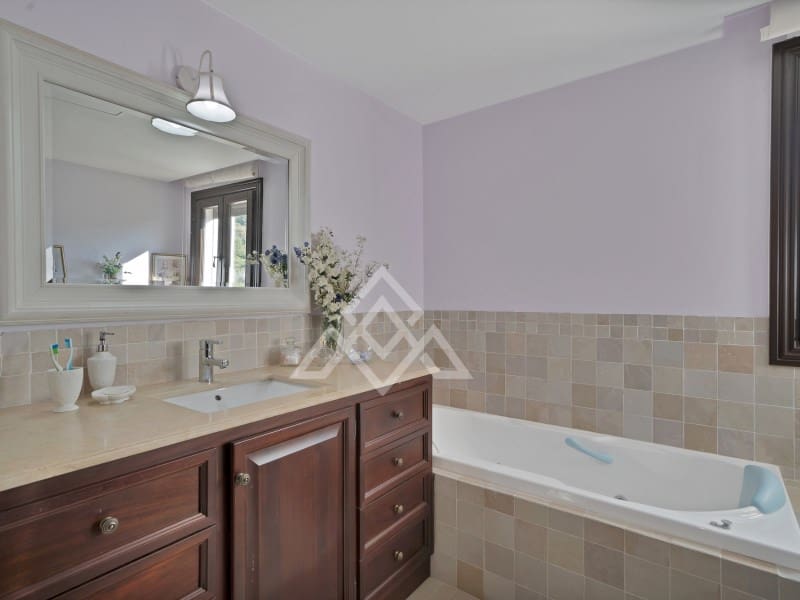 Chalet de 5 habitaciones en Benahavís en venta con garaje - 3.995.000 € (Ref: 8915645)