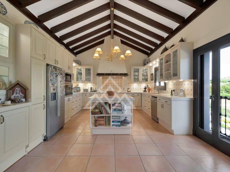 Chalet de 5 habitaciones en Benahavís en venta con garaje - 3.995.000 € (Ref: 8915645)