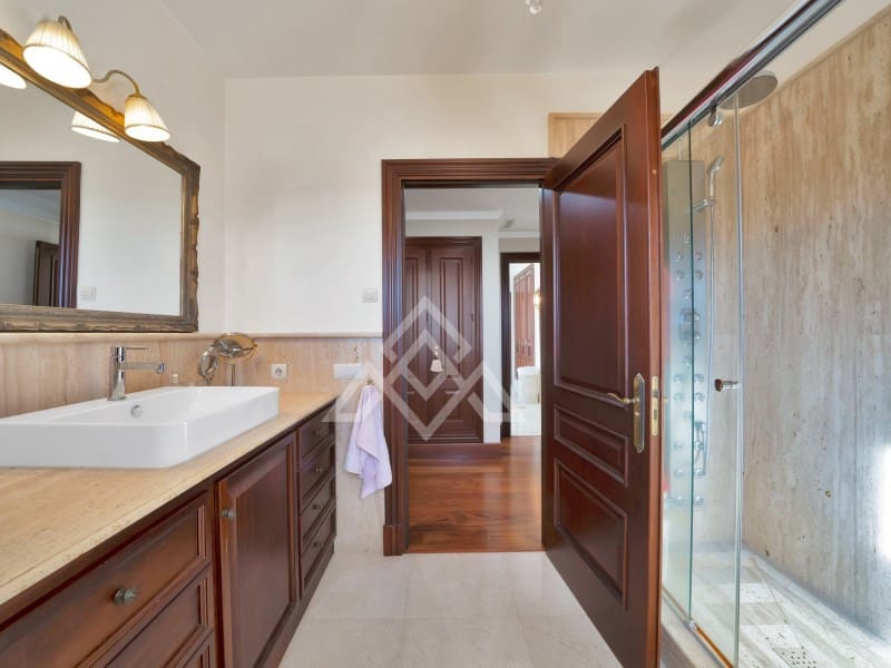 Chalet de 5 habitaciones en Benahavís en venta con garaje - 3.995.000 € (Ref: 8915645)