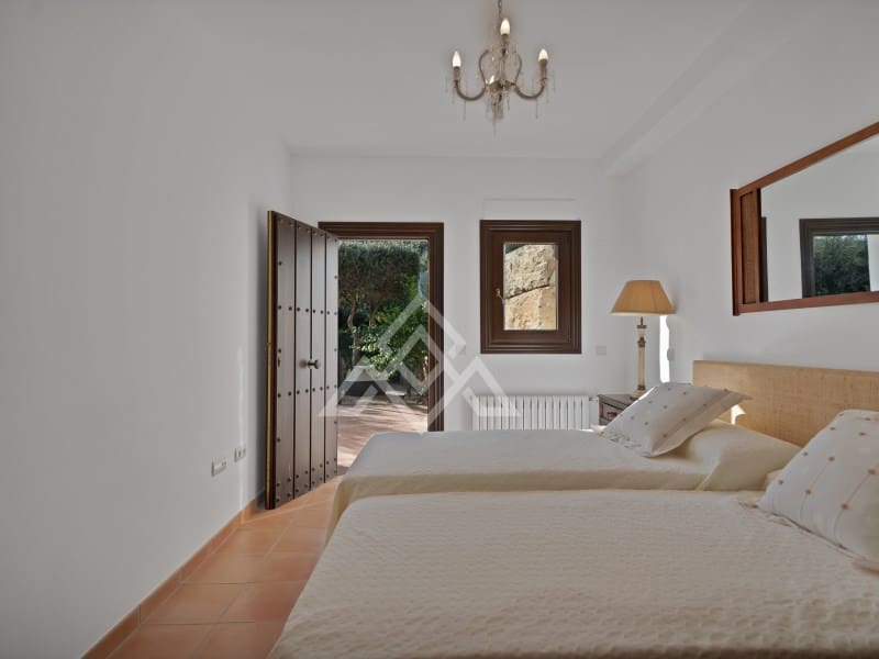 Chalet de 5 habitaciones en Benahavís en venta con garaje - 3.995.000 € (Ref: 8915645)