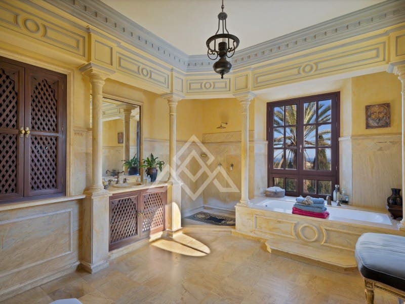 17 sypialnia Willa na sprzedaż w New Golden Mile z garażem - 34 000 000 € (Ref: 8941547)