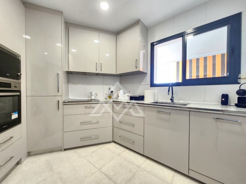 4 soveværelse Penthouse til salg i Fuengirola med garage - € 595.000 (Ref: 8944285)