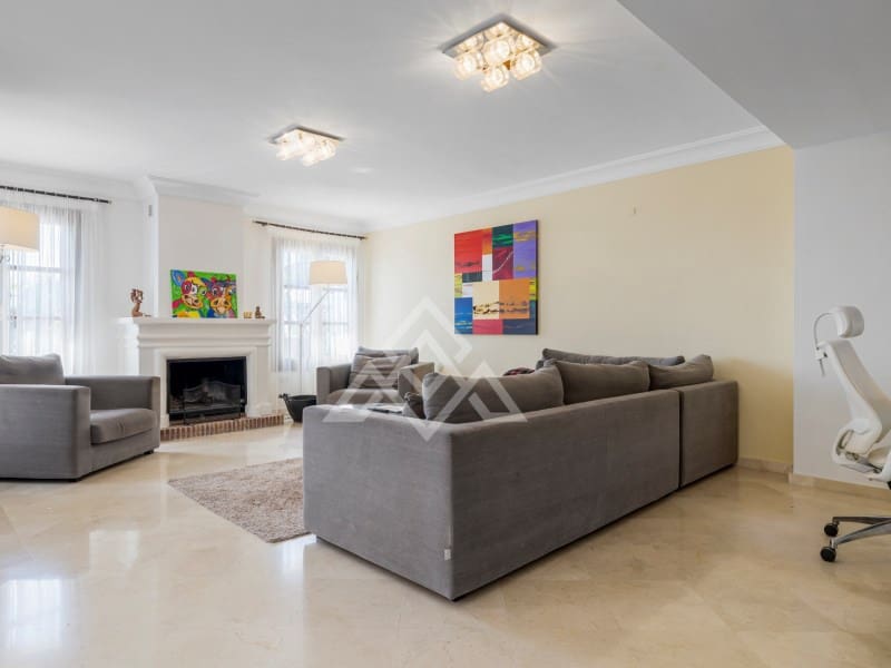 5 soveværelse Byhus til salg i La Quinta med garage - € 1.095.000 (Ref: 8954663)