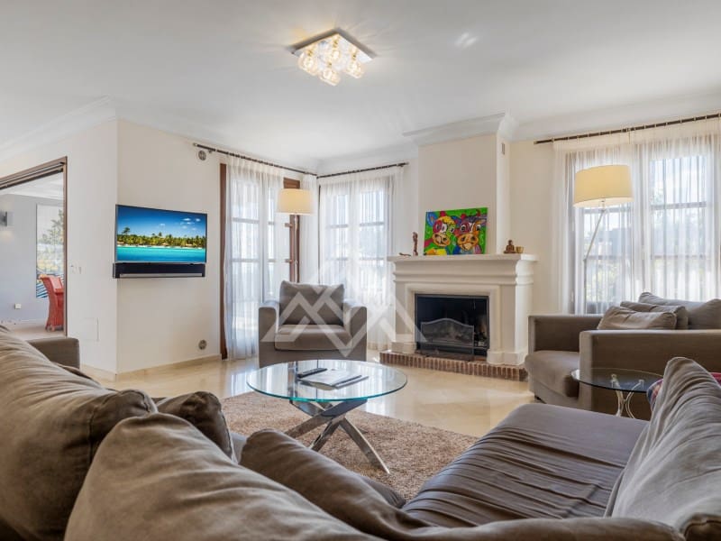 5 soveværelse Byhus til salg i La Quinta med garage - € 1.095.000 (Ref: 8954663)