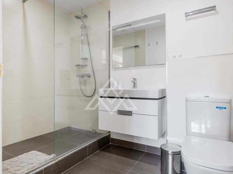 5 soveværelse Byhus til salg i La Quinta med garage - € 1.095.000 (Ref: 8954663)