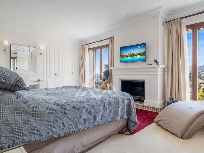 5 soveværelse Byhus til salg i La Quinta med garage - € 1.095.000 (Ref: 8954663)