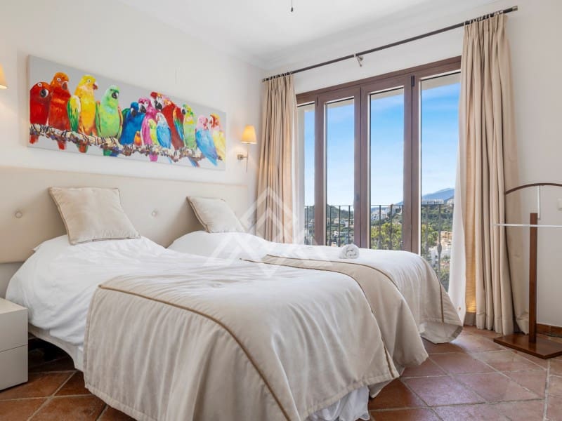 5 soveværelse Byhus til salg i La Quinta med garage - € 1.095.000 (Ref: 8954663)