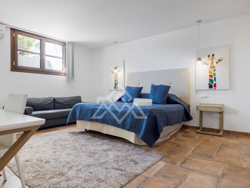 5 soveværelse Byhus til salg i La Quinta med garage - € 1.095.000 (Ref: 8954663)