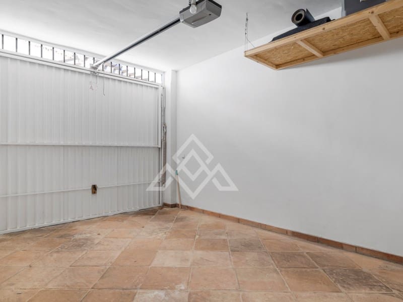 5 soveværelse Byhus til salg i La Quinta med garage - € 1.095.000 (Ref: 8954663)