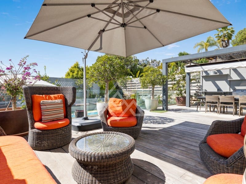 5 soveværelse Byhus til salg i La Quinta med garage - € 1.095.000 (Ref: 8954663)