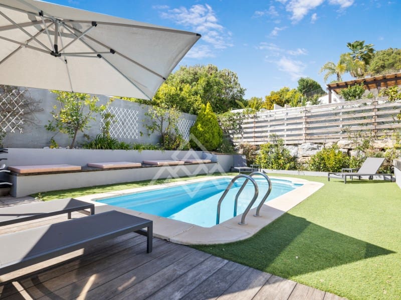 5 soveværelse Byhus til salg i La Quinta med garage - € 1.095.000 (Ref: 8954663)