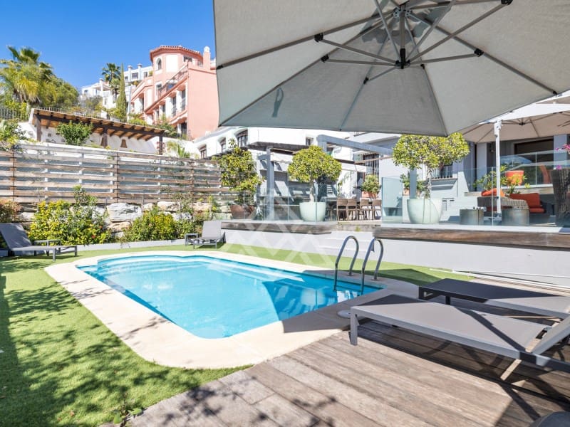 5 soveværelse Byhus til salg i La Quinta med garage - € 1.095.000 (Ref: 8954663)