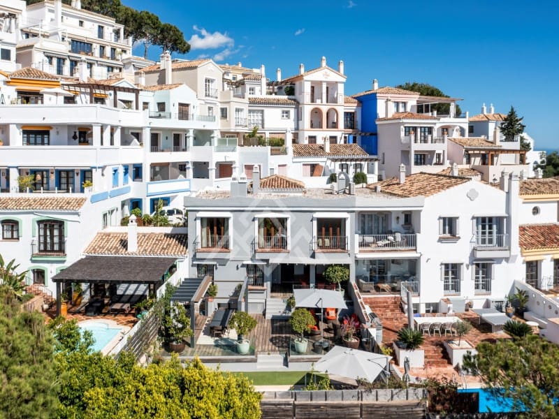 5 soveværelse Byhus til salg i La Quinta med garage - € 1.095.000 (Ref: 8954663)