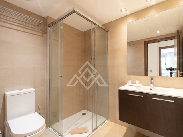 3 makuuhuone Huoneisto myytävänä paikassa Nueva Alcántara, Marbella mukana 
autotalli - 775 000 € (Ref: 8954665)