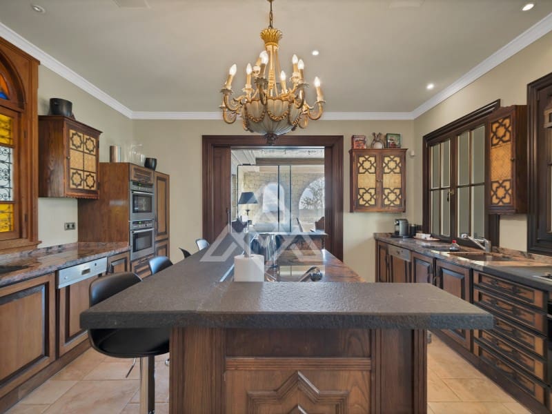 7 soveværelse Villa til salg i Benahavis med garage - € 4.750.000 (Ref: 8957934)