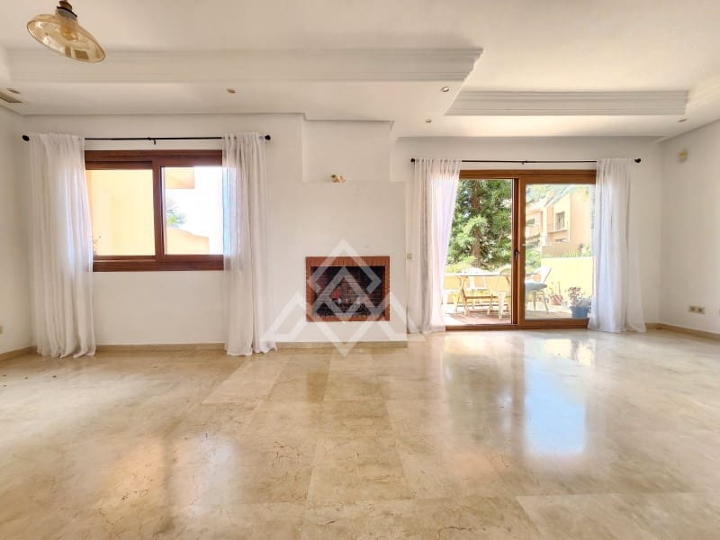 4 slaapkamer Huis te koop in Riviera del Sol - € 489.500 (Ref: 8988692)