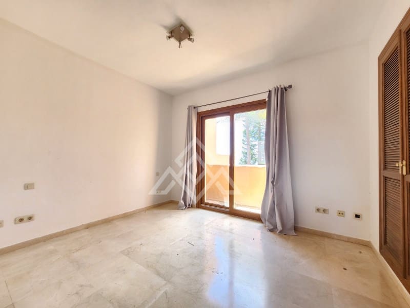 4 slaapkamer Huis te koop in Riviera del Sol - € 489.500 (Ref: 8988692)