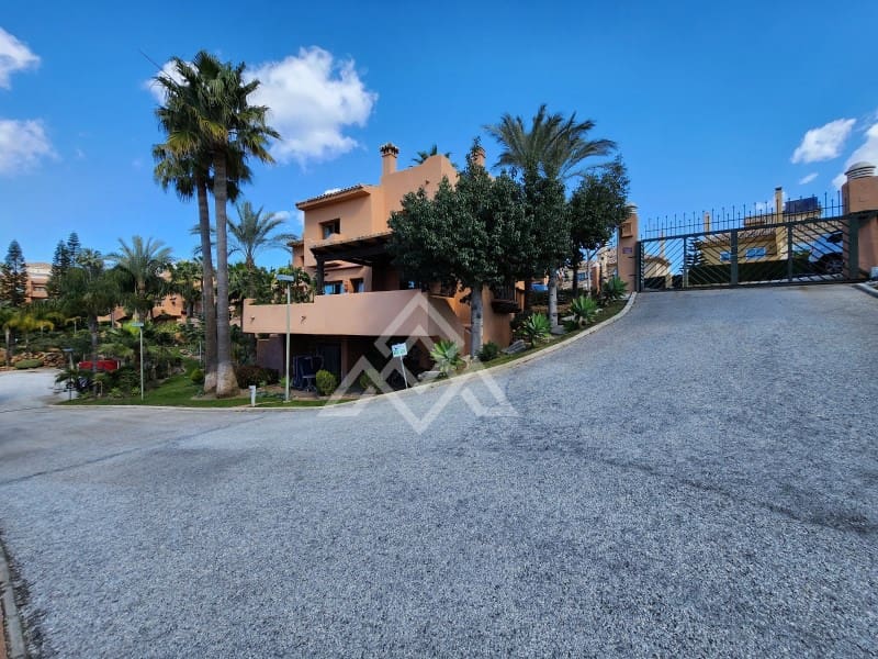 4 slaapkamer Huis te koop in Riviera del Sol - € 489.500 (Ref: 8988692)