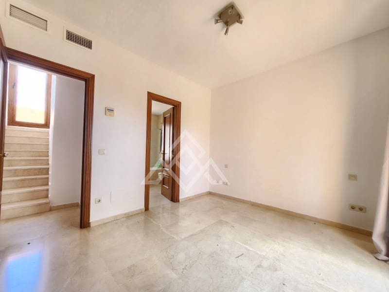 4 slaapkamer Huis te koop in Riviera del Sol - € 489.500 (Ref: 8988692)