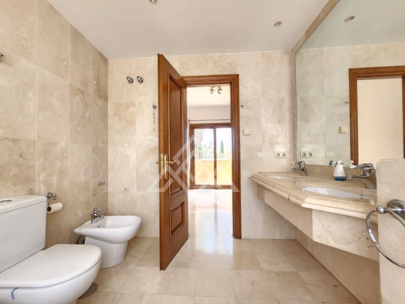 4 slaapkamer Huis te koop in Riviera del Sol - € 489.500 (Ref: 8988692)