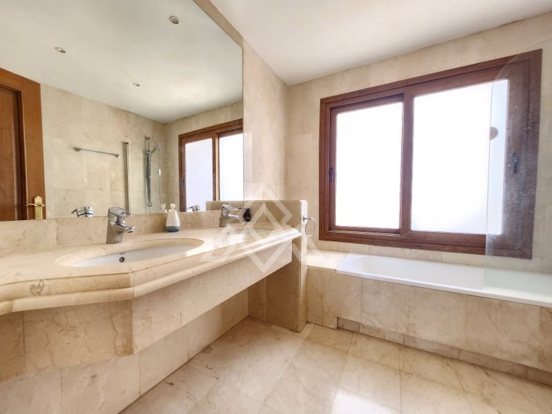 4 slaapkamer Huis te koop in Riviera del Sol - € 489.500 (Ref: 8988692)