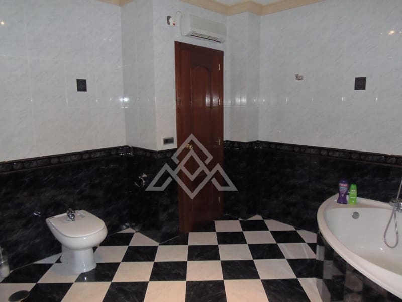 5 slaapkamer Villa te koop in Arriate met garage - € 550.000 (Ref: 9014540)