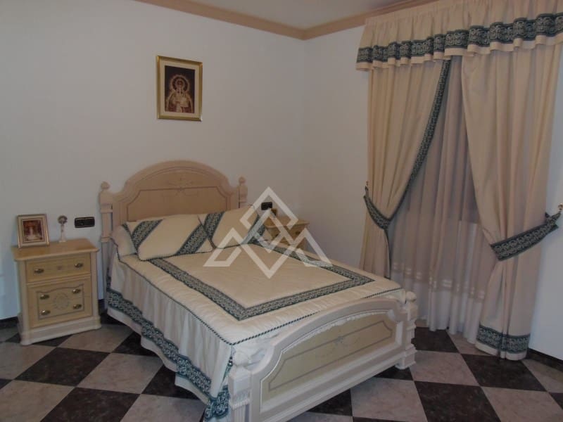 5 slaapkamer Villa te koop in Arriate met garage - € 550.000 (Ref: 9014540)