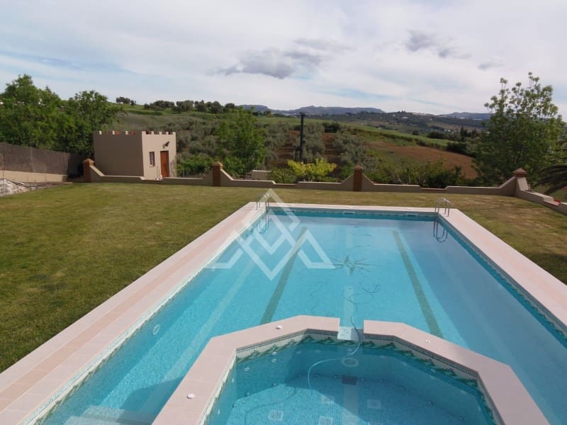 5 slaapkamer Villa te koop in Arriate met garage - € 550.000 (Ref: 9014540)