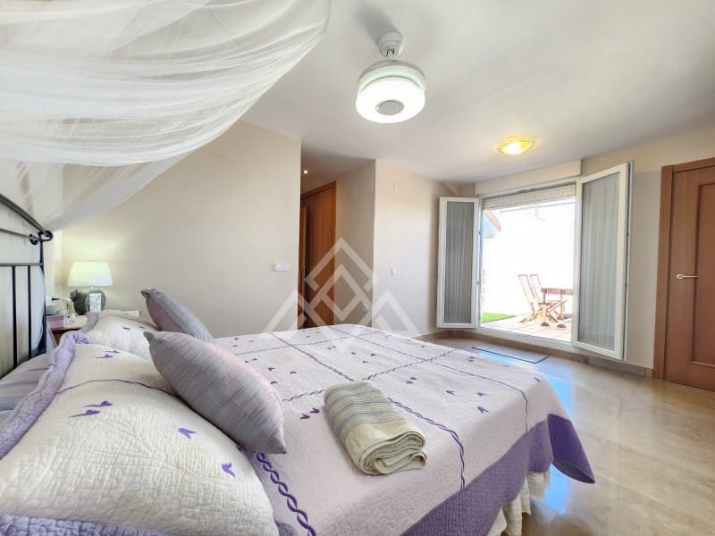 2 sypialnia Penthouse na sprzedaż w Manilva z garażem - 265 000 € (Ref: 9017327)