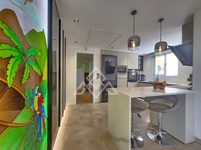 3 soverom Penthouse til salgs i Estepona med garasje - € 1 250 000 (Ref: 9026541)