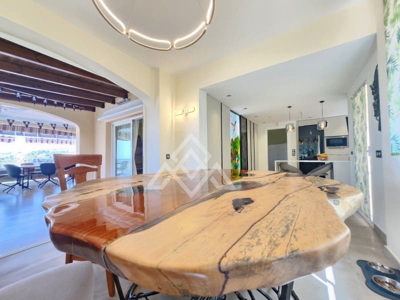 3 soverom Penthouse til salgs i Estepona med garasje - € 1 250 000 (Ref: 9026541)