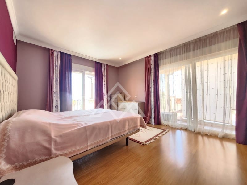 3 soverom Penthouse til salgs i Estepona med garasje - € 1 250 000 (Ref: 9026541)