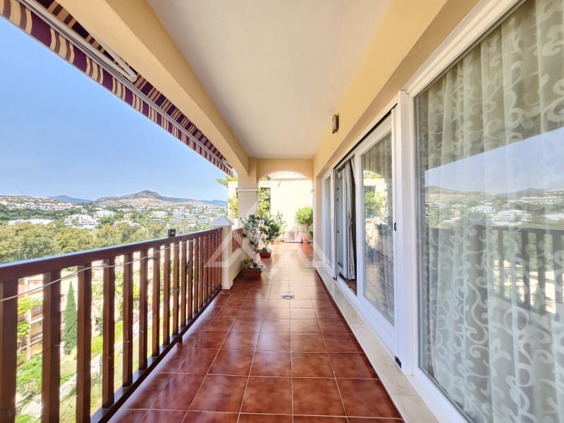 3 soverom Penthouse til salgs i Estepona med garasje - € 1 250 000 (Ref: 9026541)