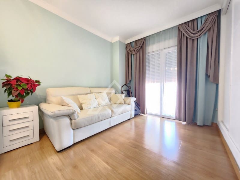 3 soverom Penthouse til salgs i Estepona med garasje - € 1 250 000 (Ref: 9026541)