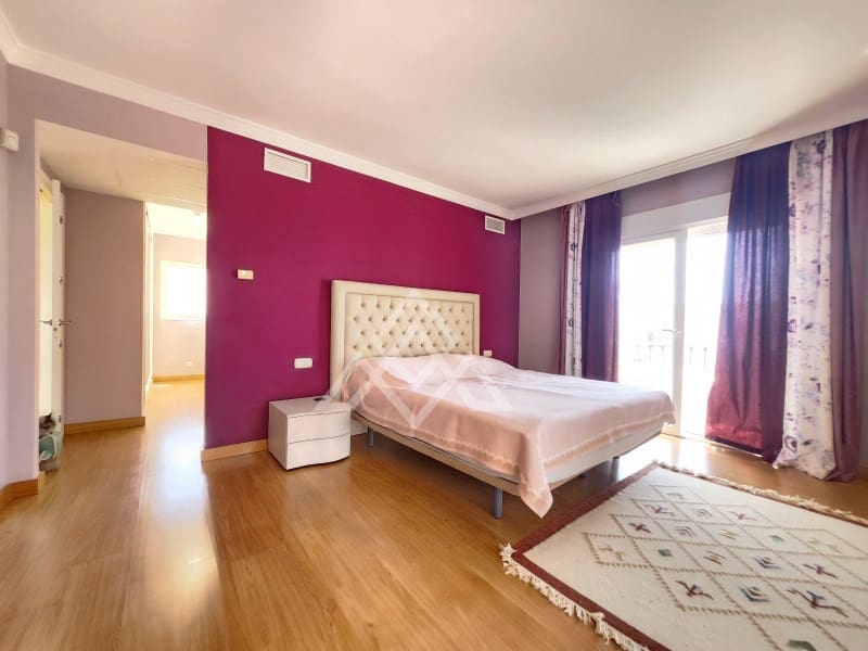 3 soverom Penthouse til salgs i Estepona med garasje - € 1 250 000 (Ref: 9026541)