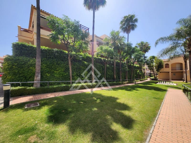 3 soverom Penthouse til salgs i Estepona med garasje - € 1 250 000 (Ref: 9026541)