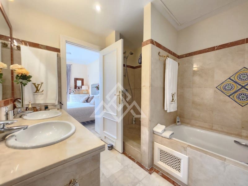 2 bedroom Apartment for sale in Bahia de Casares with garage - € 499,000 (Ref: 9062692)