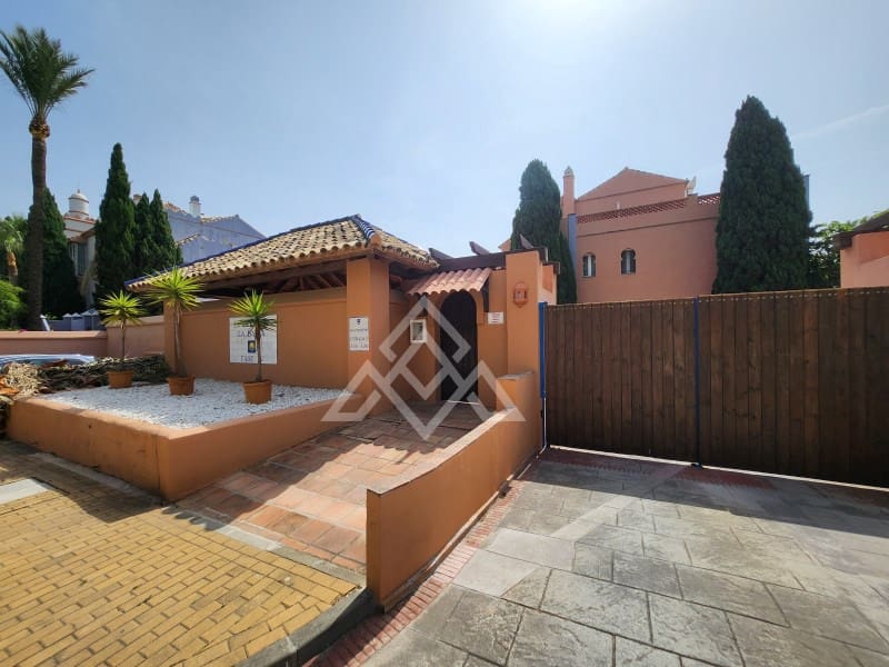 2 bedroom Apartment for sale in Bahia de Casares with garage - € 499,000 (Ref: 9062692)