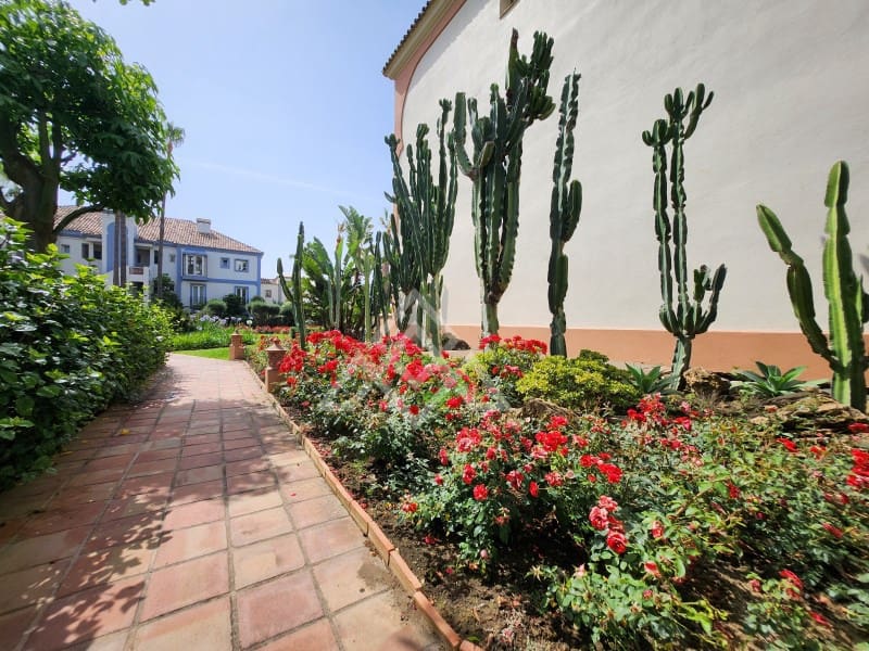2 bedroom Apartment for sale in Bahia de Casares with garage - € 499,000 (Ref: 9062692)