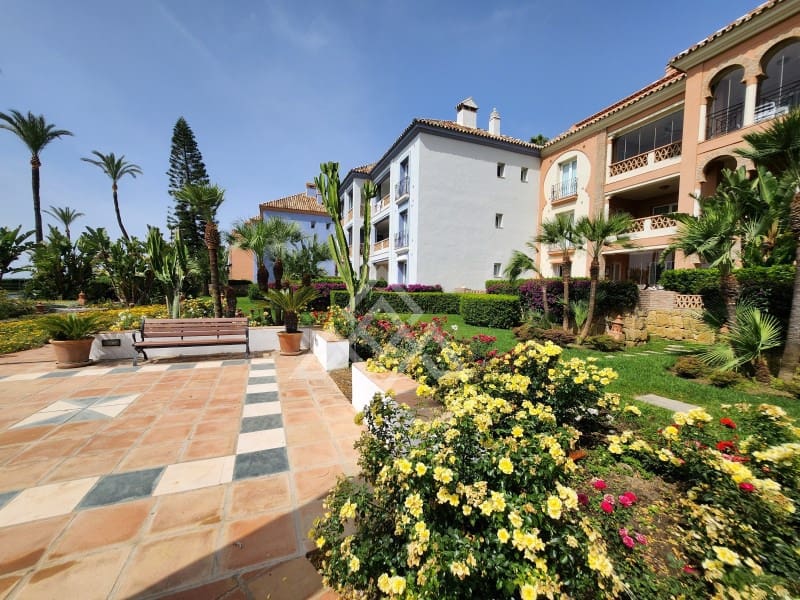 2 bedroom Apartment for sale in Bahia de Casares with garage - € 499,000 (Ref: 9062692)