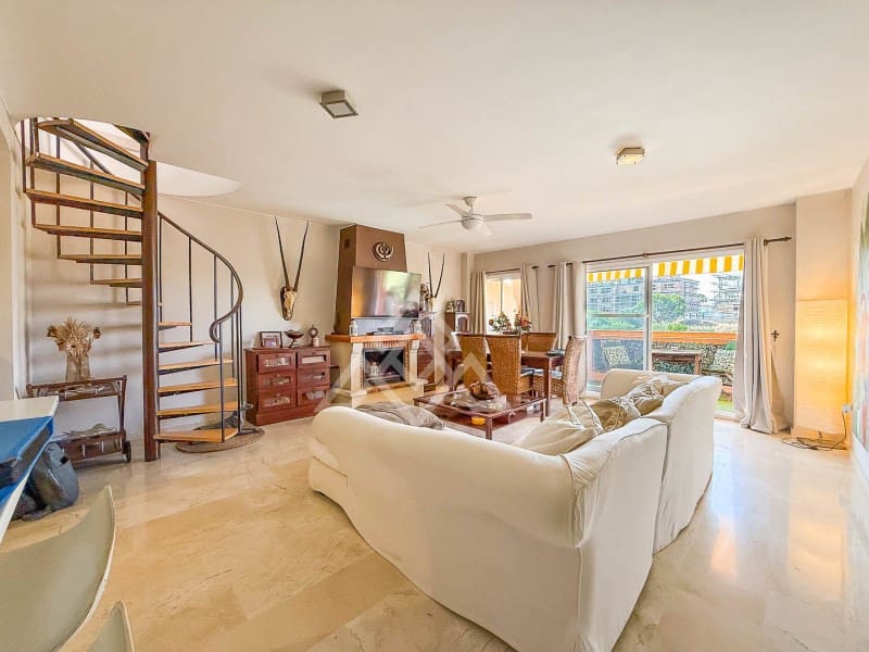 3 bedroom Penthouse for sale in Mijas Costa with garage - € 385,000 (Ref: 9069127)