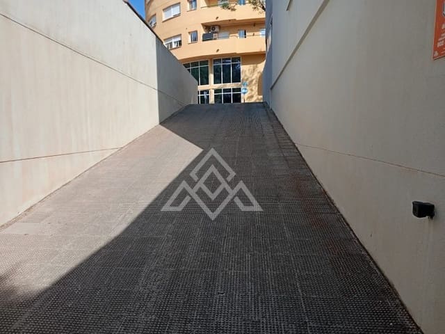 Autotalli myytävänä paikassa Los Pacos, Fuengirola - 11 000 € (Ref: 9069129)