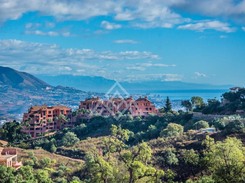 Grunde uden byggetilladelser til salg i Ojen - € 453.200 (Ref: 9095562)