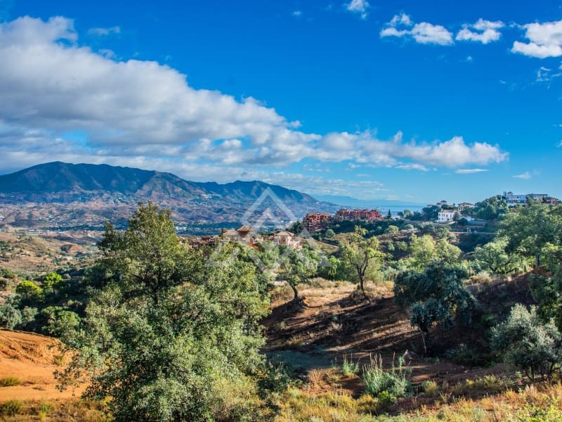 Grunde uden byggetilladelser til salg i Ojen - € 453.200 (Ref: 9095562)