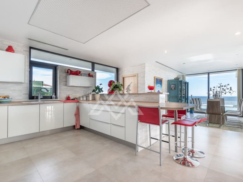 5 bedroom Villa for sale in Manilva with garage - € 2,250,000 (Ref: 9136339)